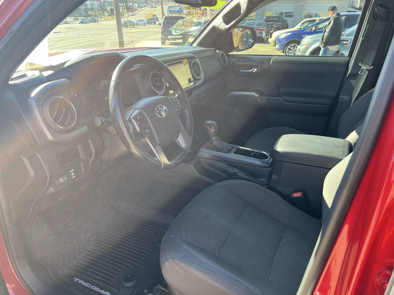 Used 2016 Toyota Tacoma TRD Off-Road image 10