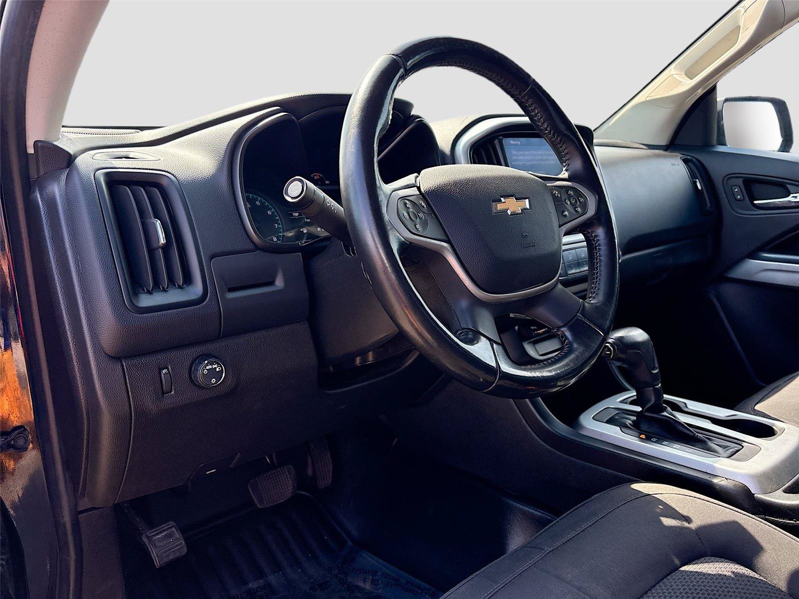 Used 2021 Chevrolet Colorado LT w/ Fleet Safety Package RWD image 9