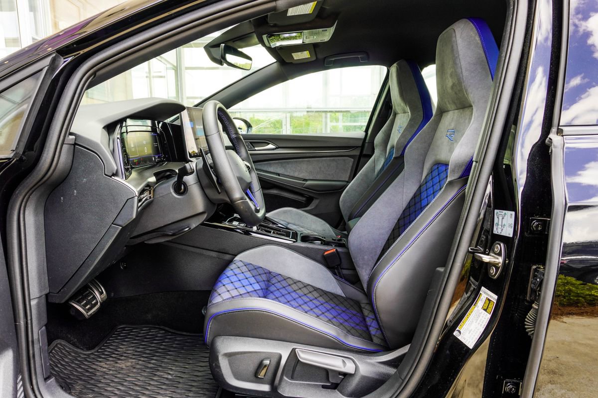 Used 2025 Volkswagen Golf R Black Edition image 35