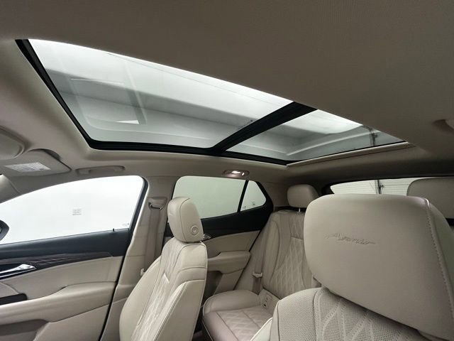 Used 2022 Buick Envision Avenir w/ Technology Package II image 11