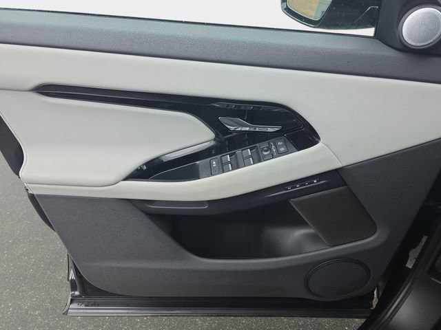 Certified 2025 Land Rover Range Rover Evoque Dynamic SE AWD/4WD image 29