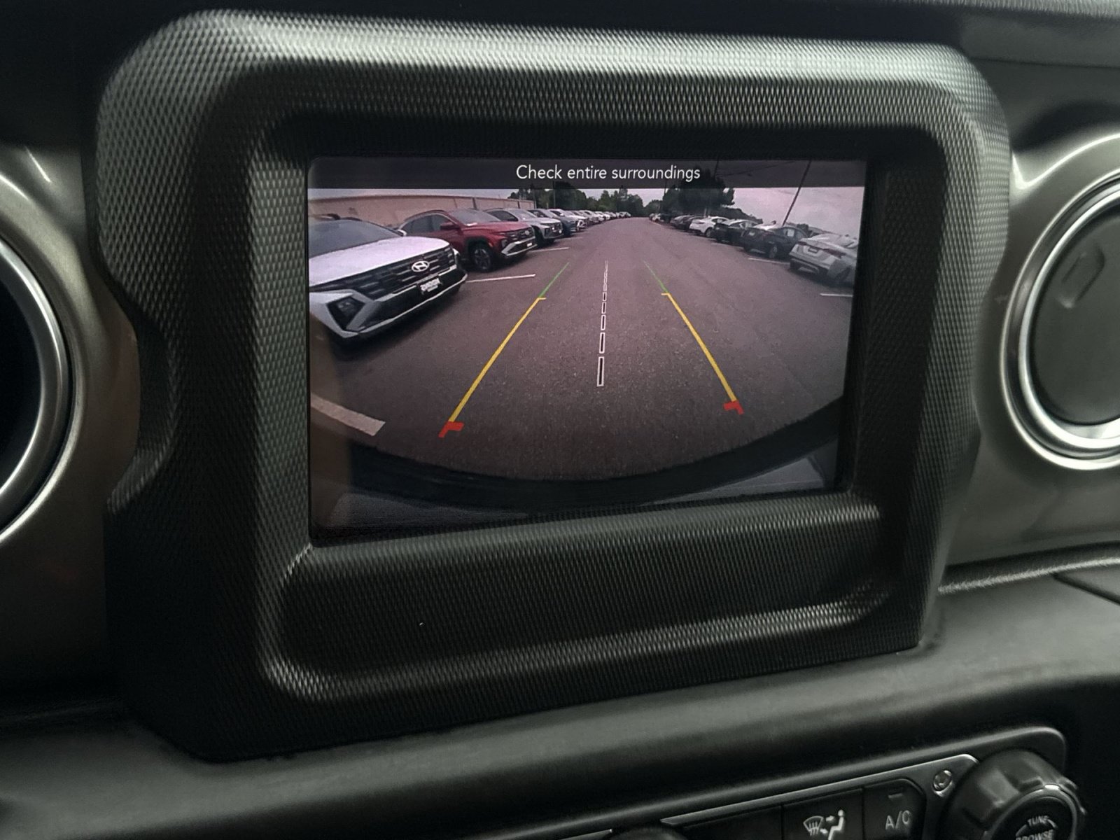 Used 2020 Jeep Wrangler Unlimited Sahara AWD/4WD image 19