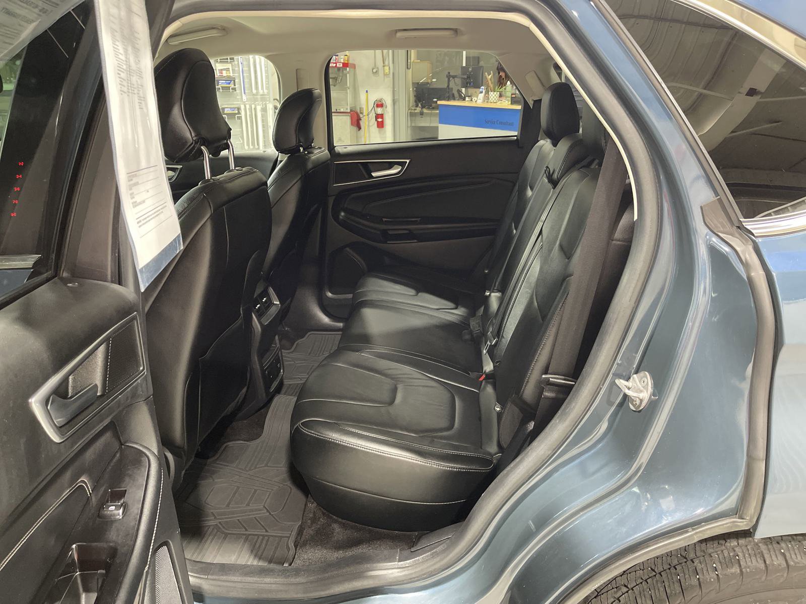 Used 2016 Ford Edge Titanium w/ Technology Package image 12