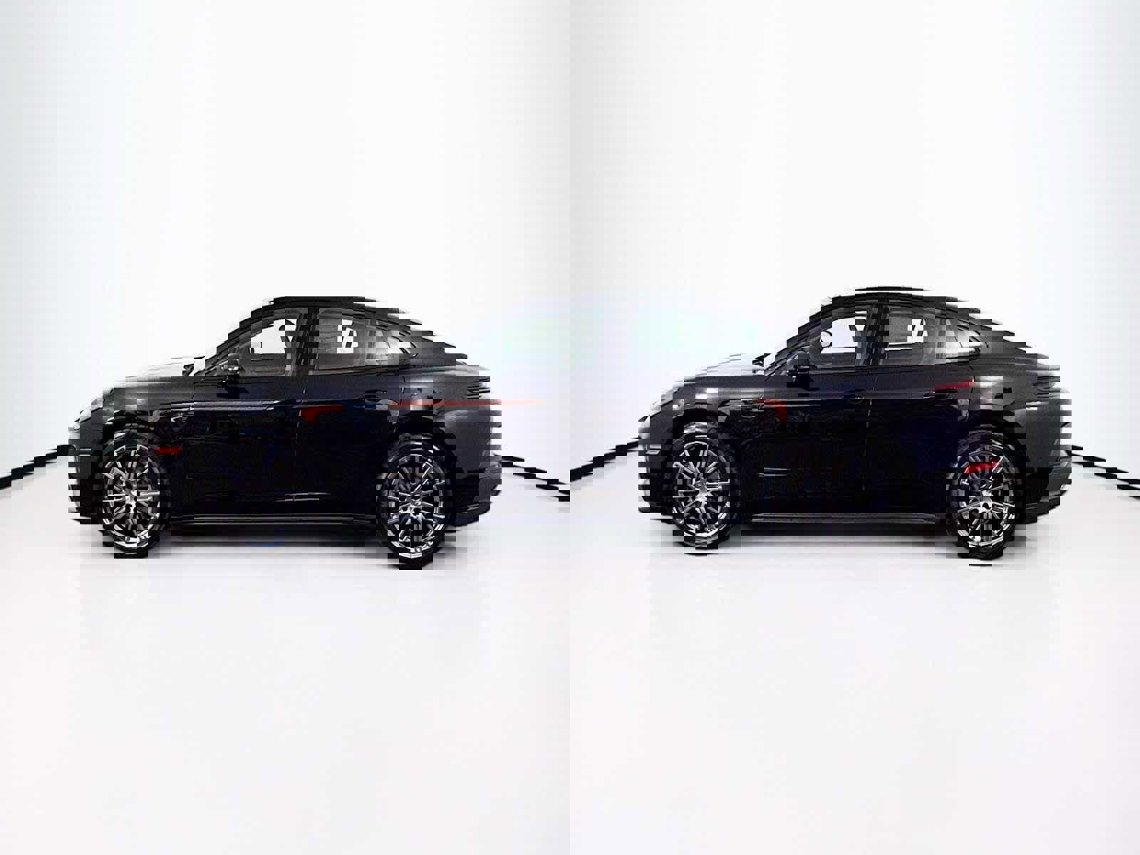 New 2025 Porsche Panamera image 2