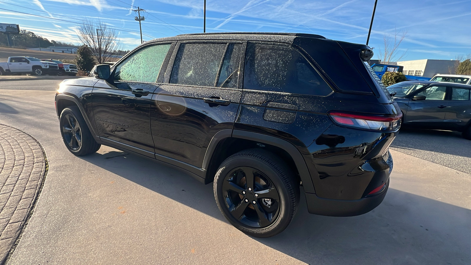 Used 2025 Jeep Grand Cherokee Altitude image 10