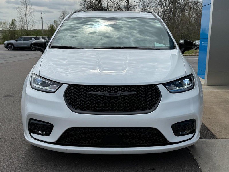 Used 2024 Chrysler Pacifica Premium FWD image 9