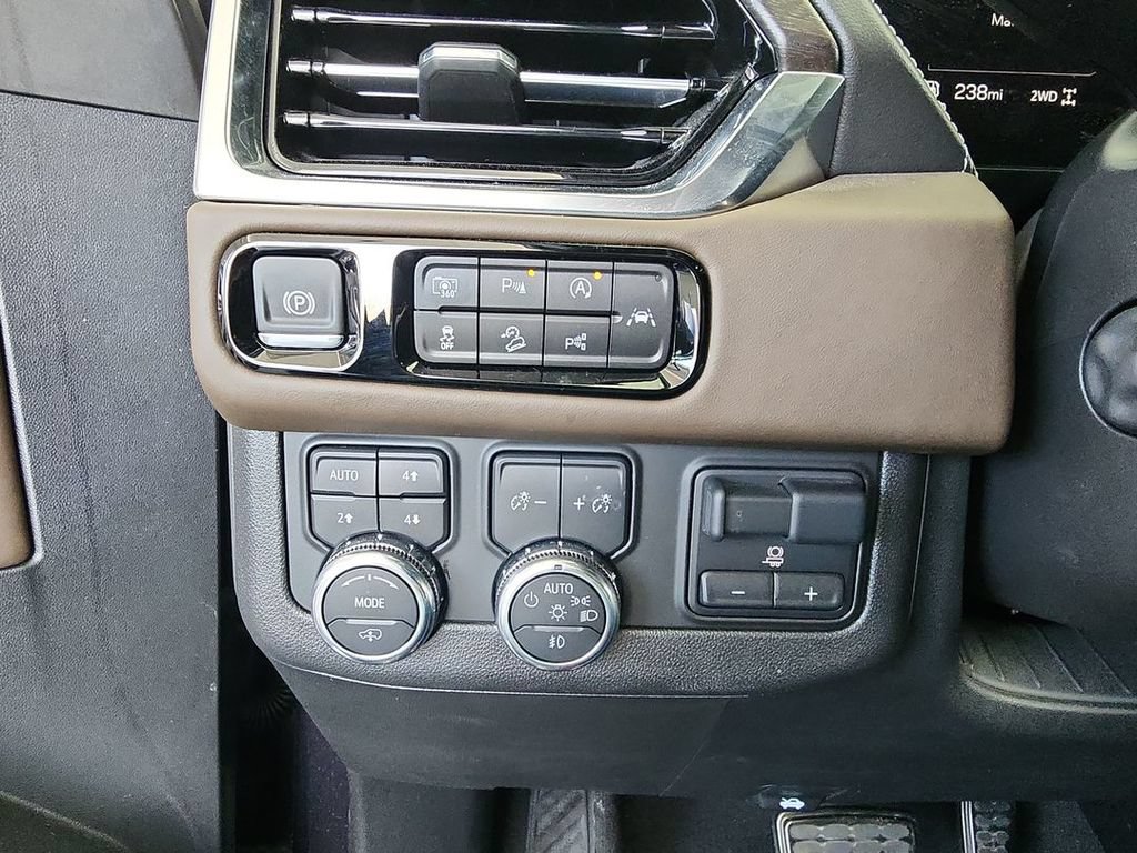 Certified 2025 GMC Yukon Denali Ultimate AWD/4WD image 18