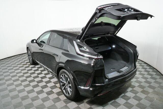Used 2025 Cadillac Lyriq Sport AWD/4WD image 39