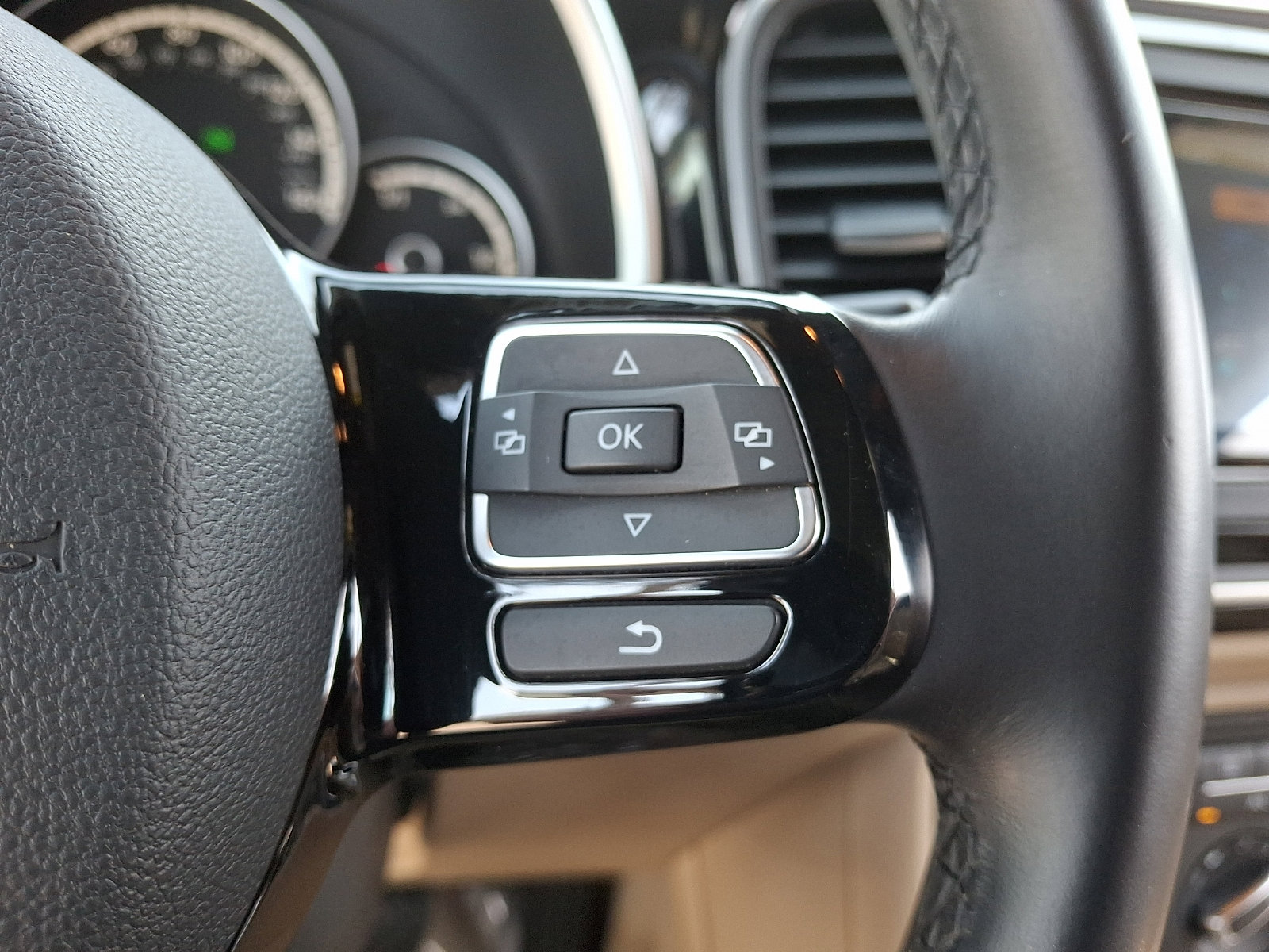 Used 2014 Volkswagen Beetle 2.5 image 22