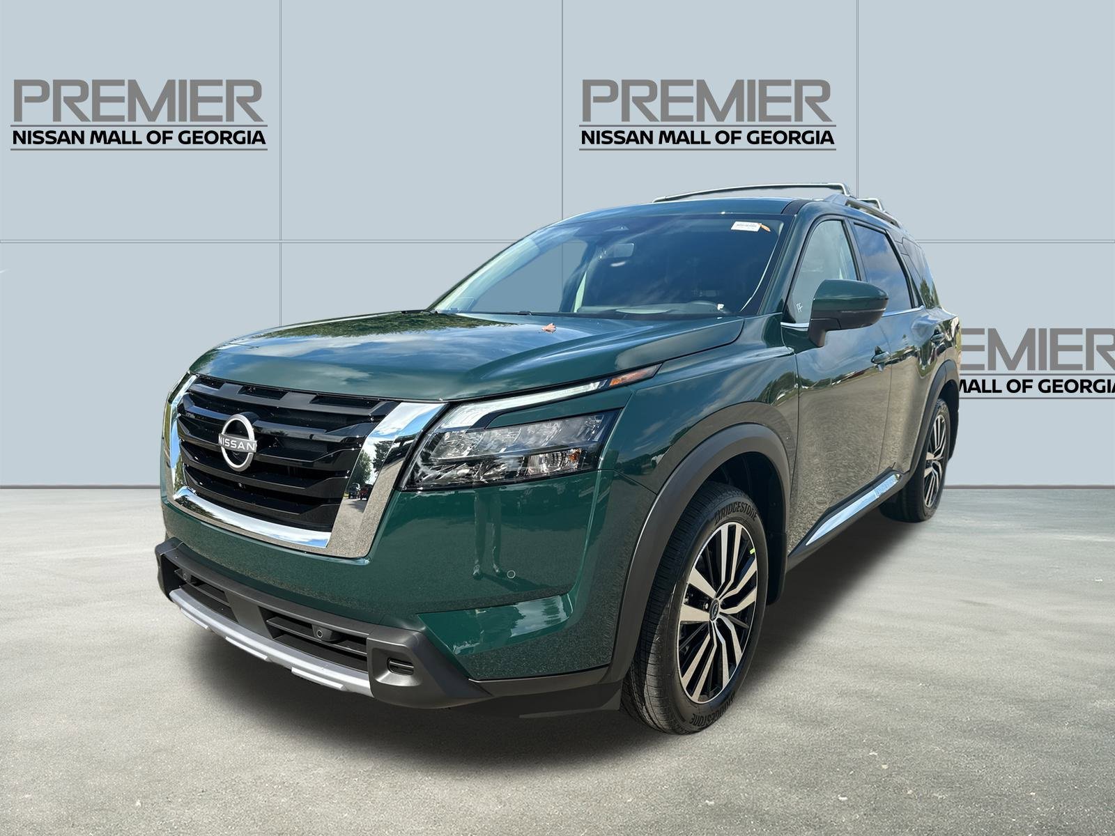 New 2025 Nissan Pathfinder Platinum w/ Cargo Package