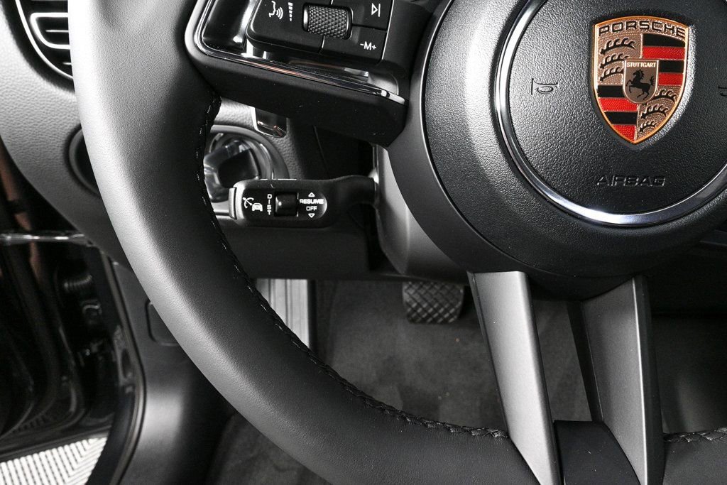 Certified 2026 Porsche Macan AWD/4WD image 10