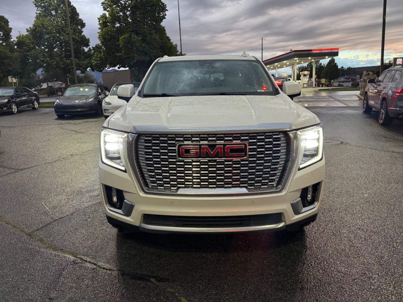 Used 2023 GMC Yukon XL Denali w/ Denali Reserve Package AWD/4WD image 8