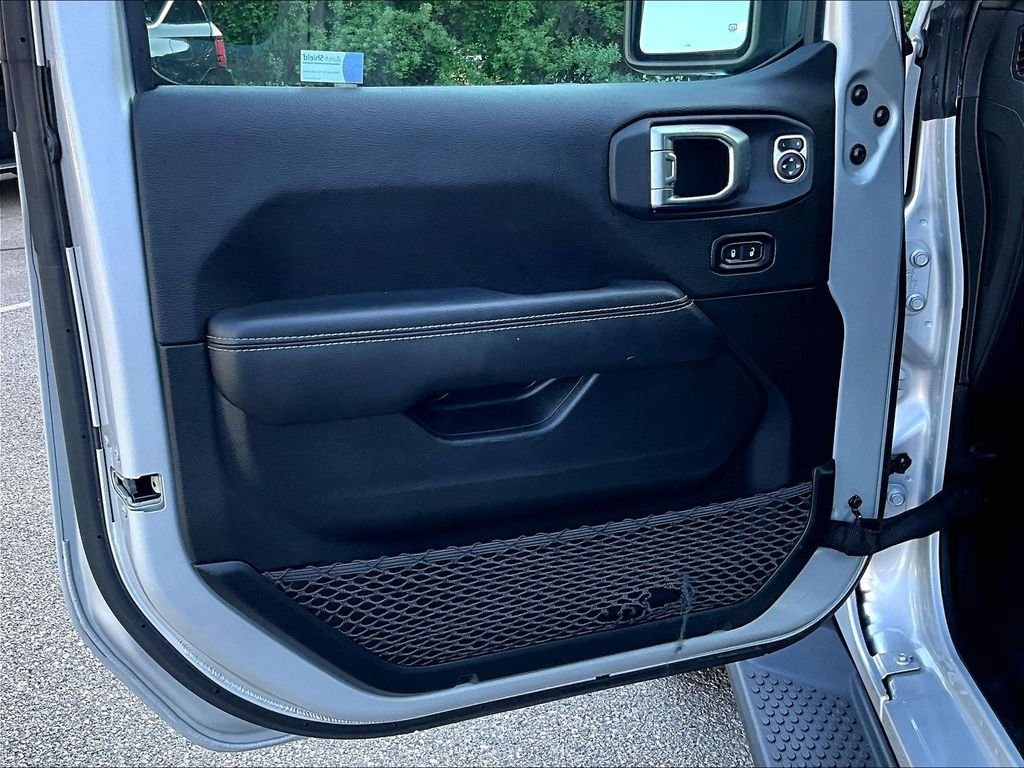 Used 2023 Jeep Wrangler Unlimited Sahara w/ Cold Weather Group AWD/4WD image 9