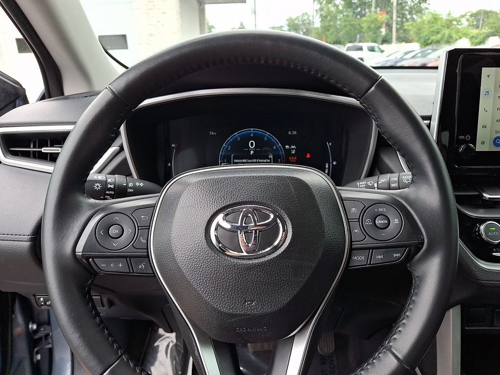 Certified 2025 Toyota Corolla Cross XLE FWD image 23