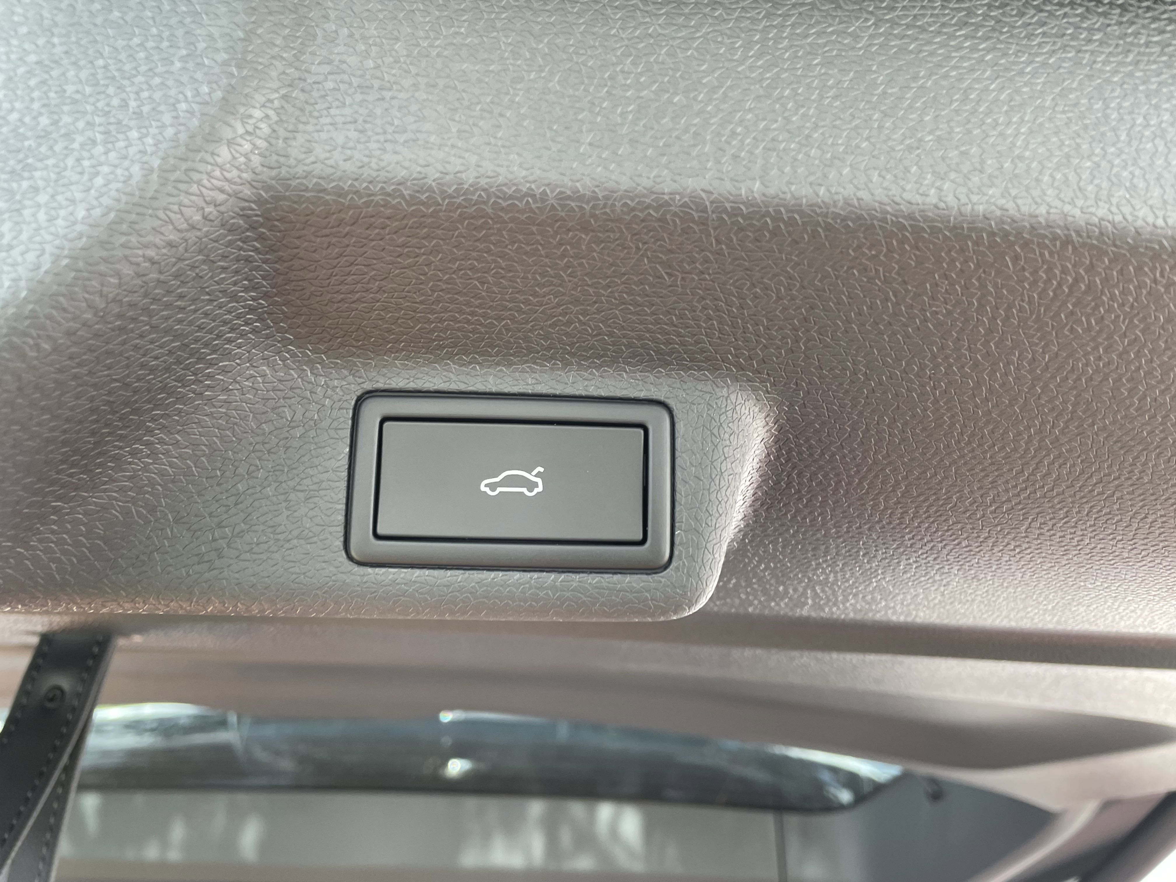 New 2025 Volkswagen ID. Buzz Pro S Plus image 10