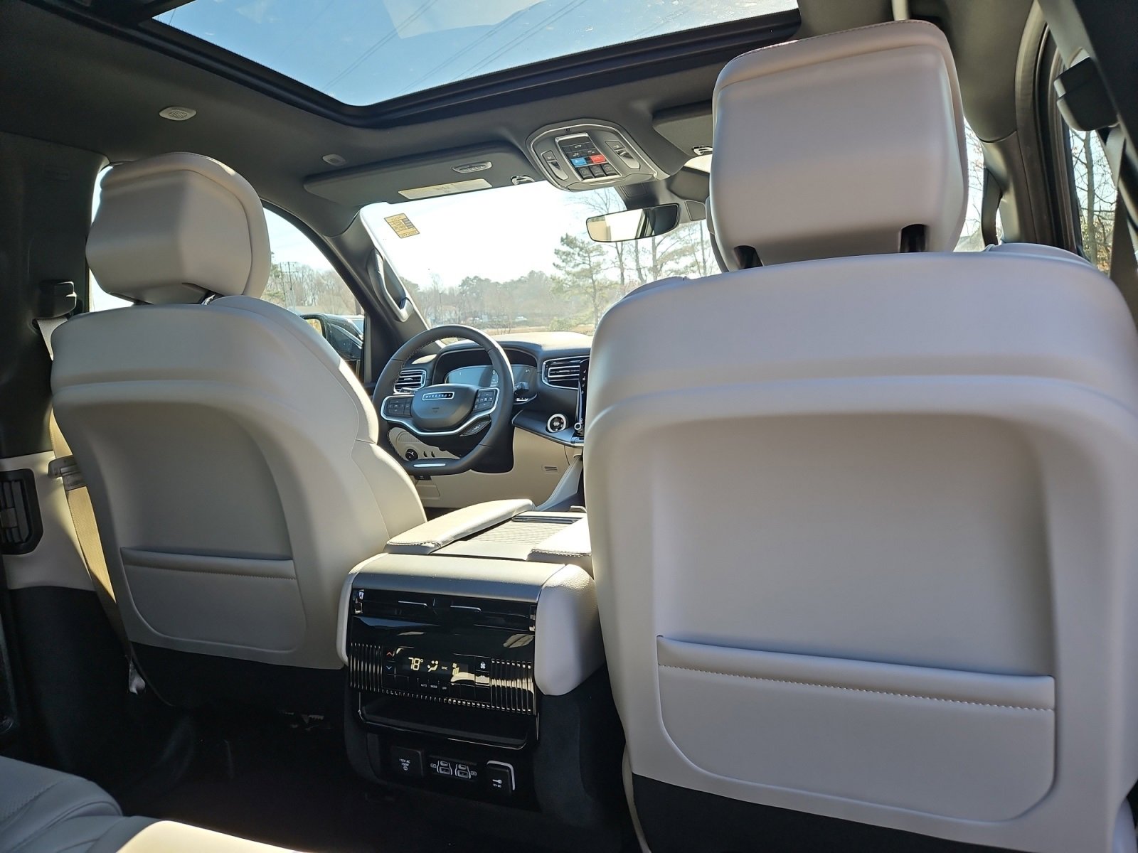 New 2025 Jeep Wagoneer 4WD w/ Premium Group I image 18