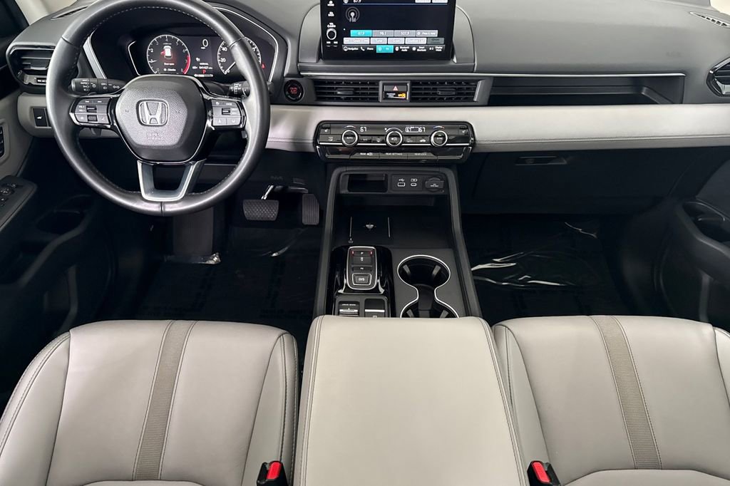 Certified 2025 Honda Pilot Touring image 9