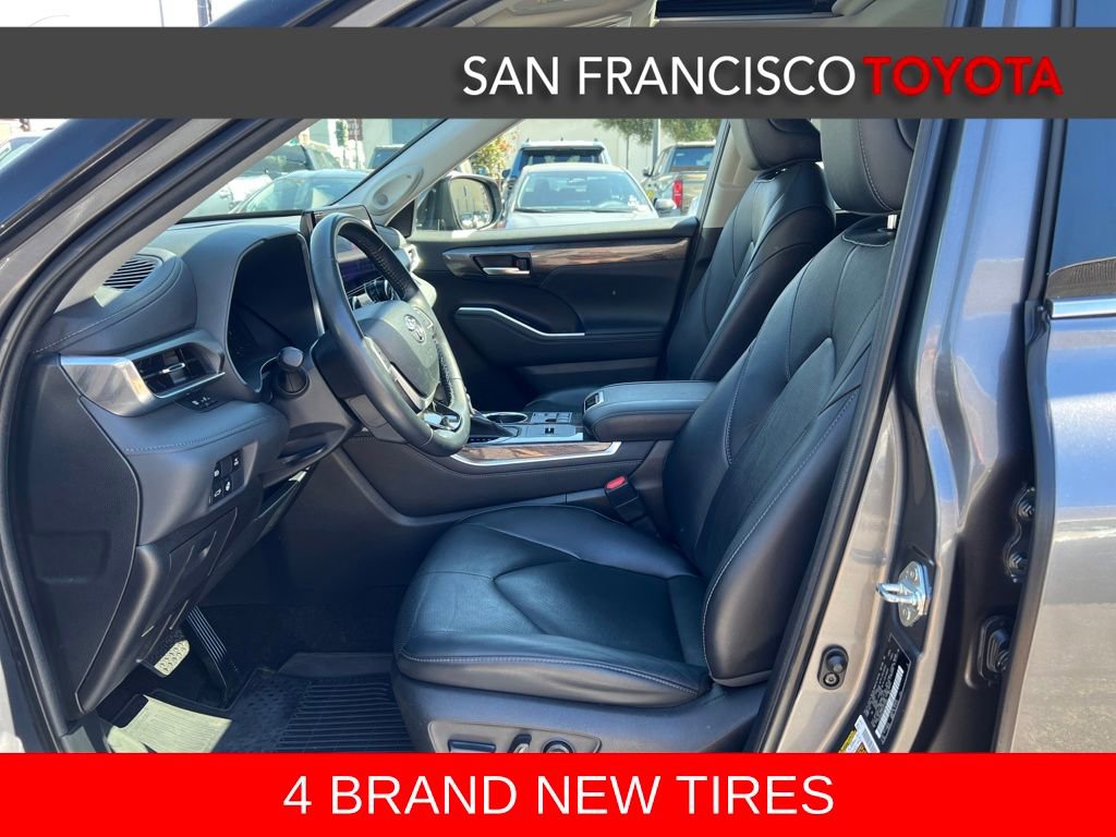 Used 2023 Toyota Highlander Limited image 12