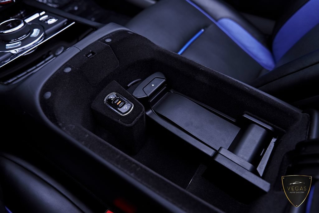 Used 2019 Rolls-Royce Dawn RWD image 80