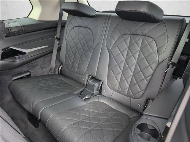 Used 2025 BMW X7 xDrive40i w/ Parking Assistance Package image 21
