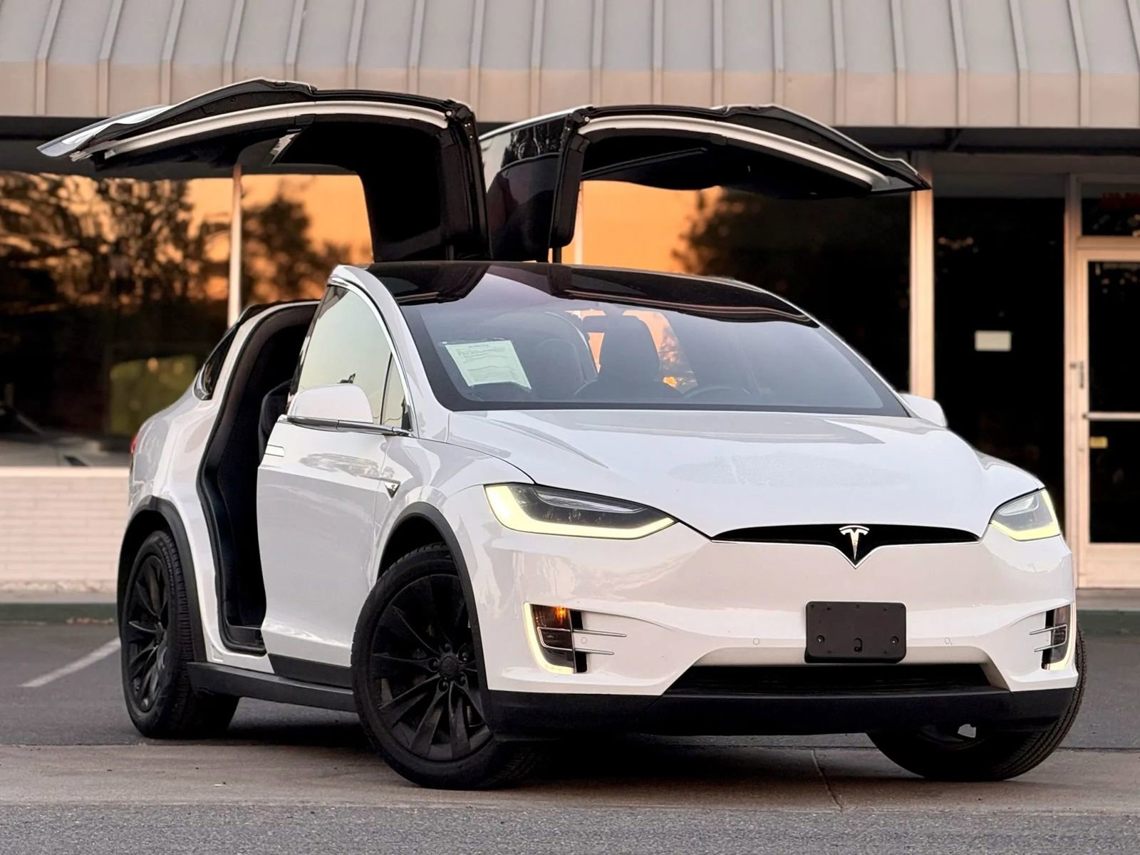 Used 2016 Tesla Model X 75D image 2