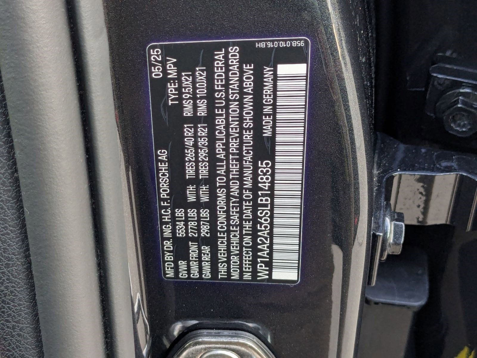 Certified 2025 Porsche Macan image 29