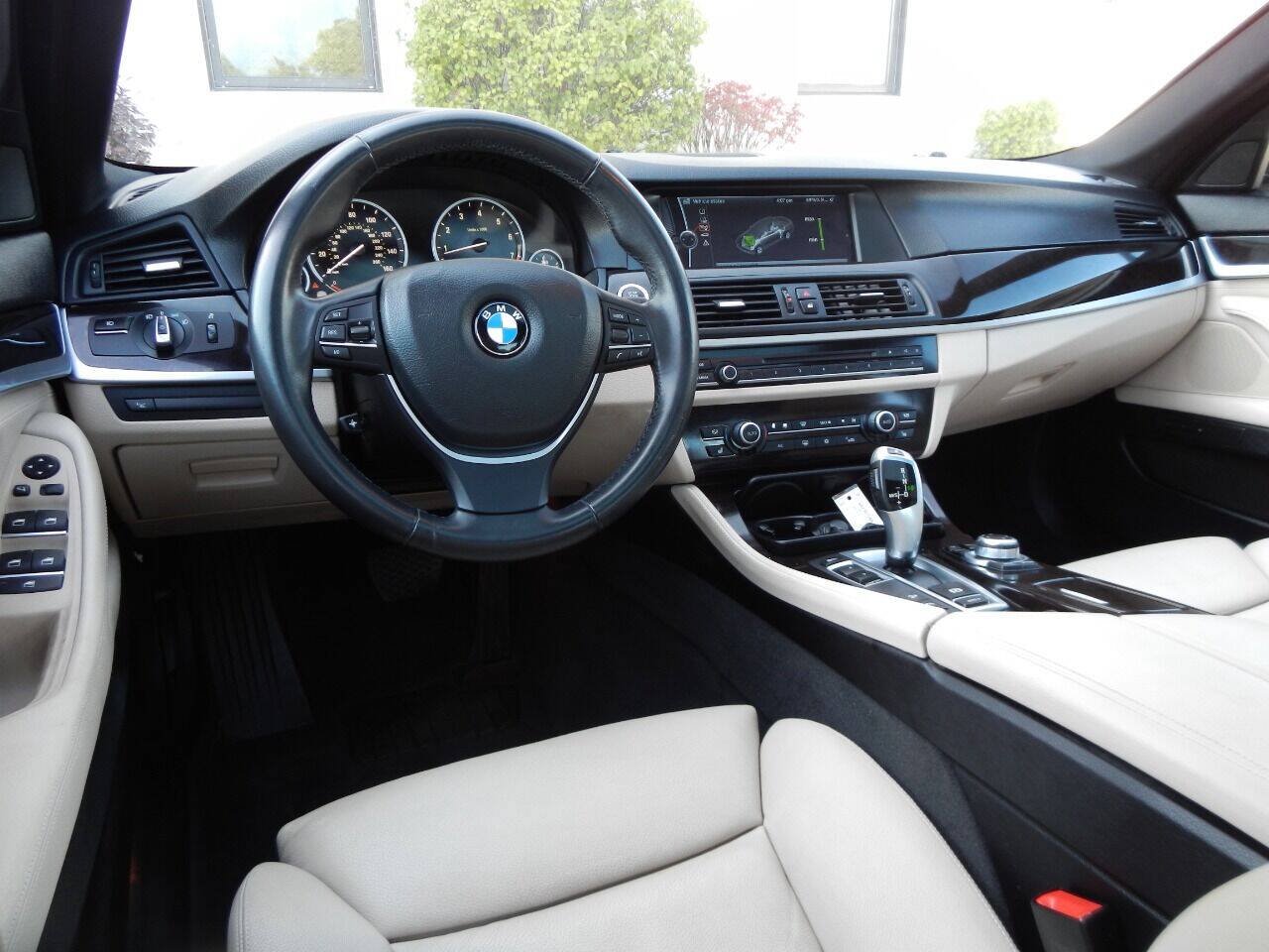 Used 2012 BMW 550i xDrive Sedan AWD/4WD image 31