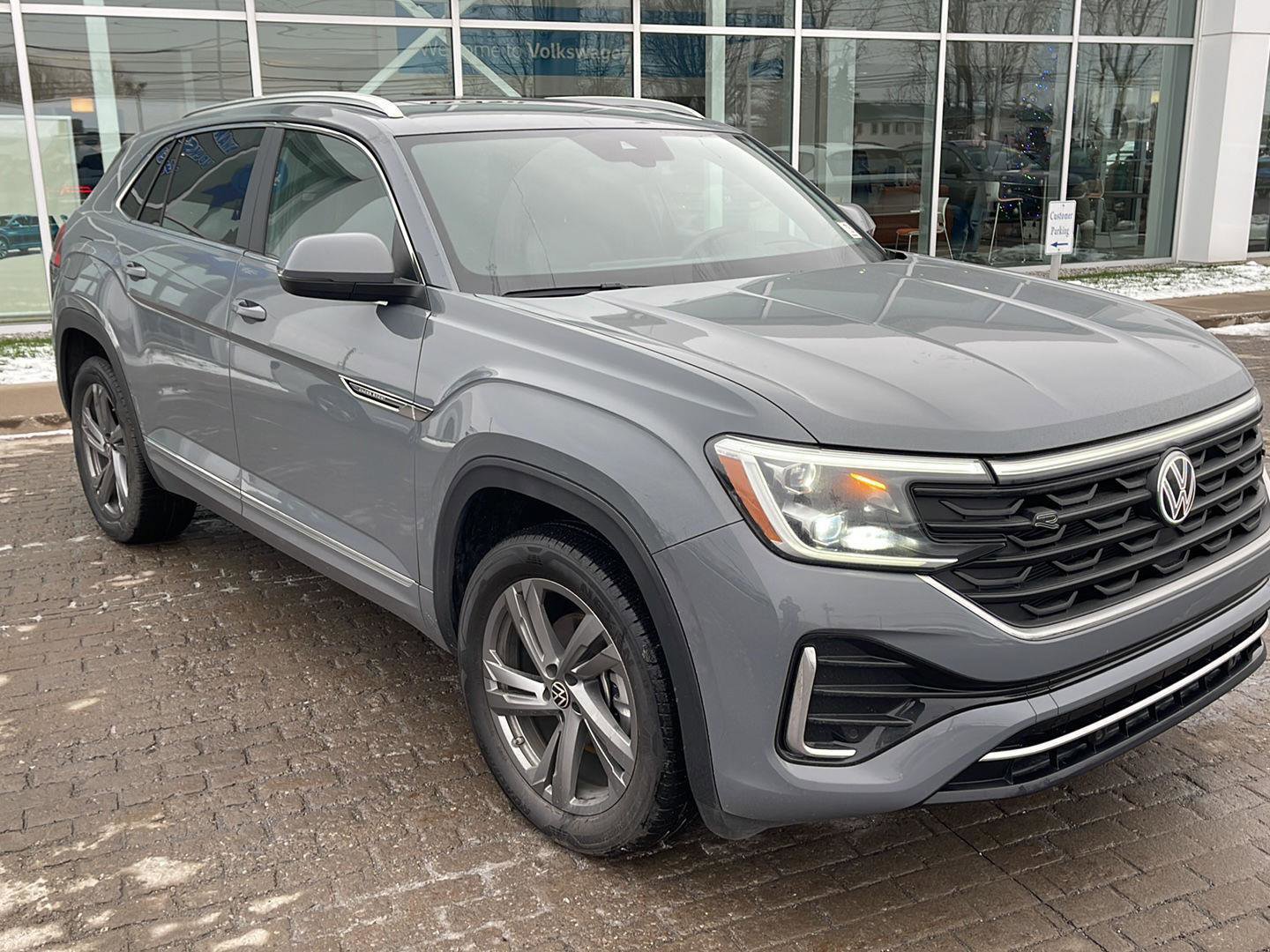 Used 2024 Volkswagen Atlas Cross Sport SEL R-Line image 3