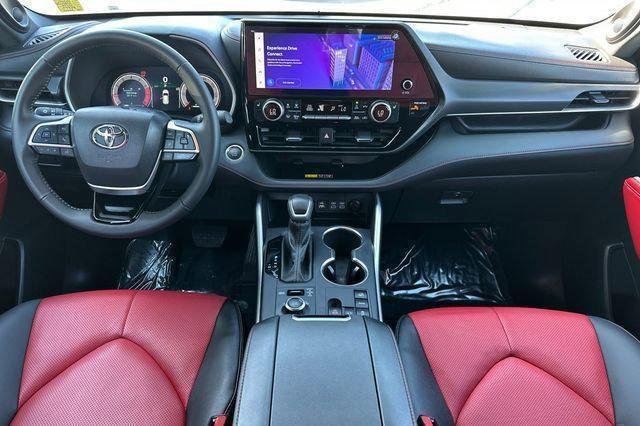 Used 2025 Toyota Highlander XSE image 18
