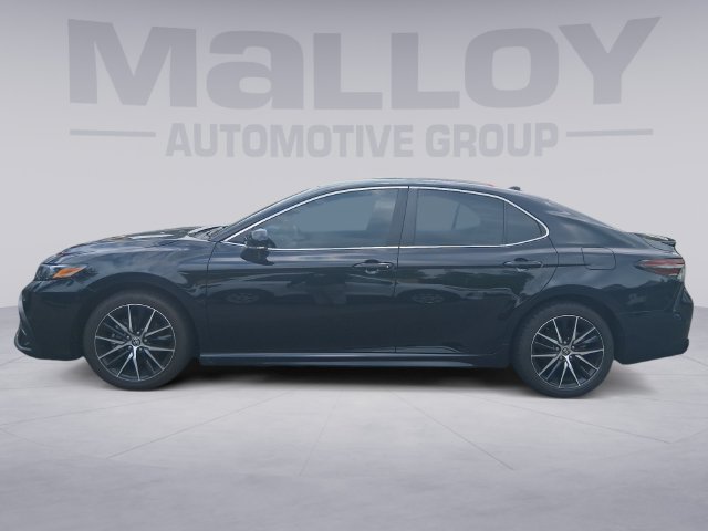 Used 2023 Toyota Camry SE FWD image 2