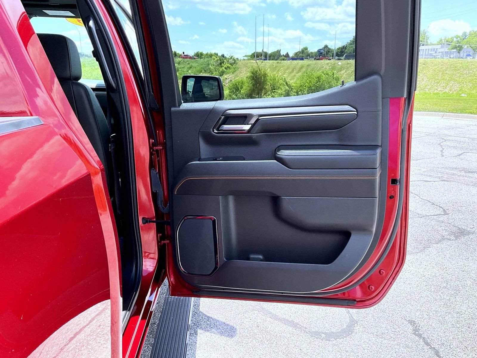Certified 2023 GMC Sierra 1500 AT4 w/ Technology Package AWD/4WD image 17