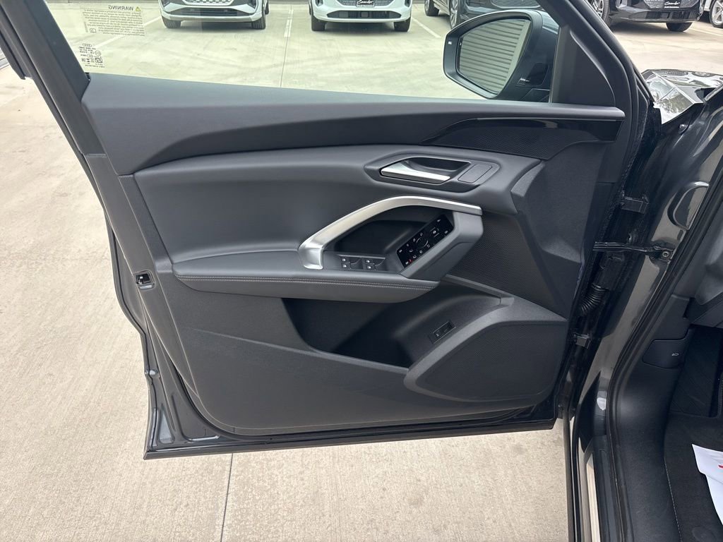 Used 2025 Audi Q5 Premium w/ Convenience Package image 10