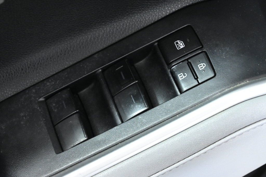 Used 2023 Toyota Highlander XLE AWD/4WD image 25