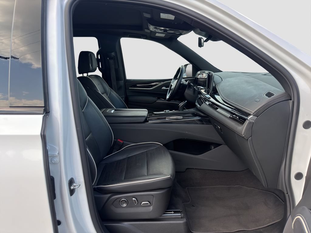 Used 2024 Cadillac Escalade Sport w/ LPO, ONYX Package AWD/4WD image 18