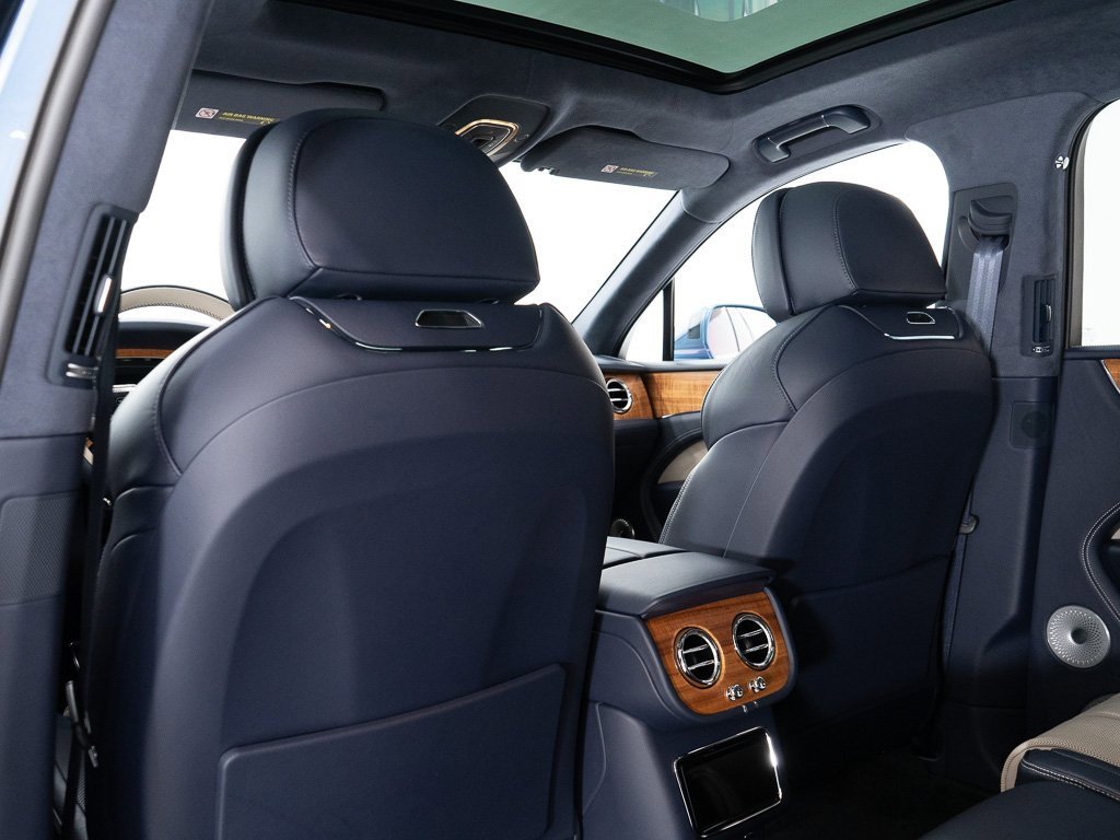 Used 2025 Bentley Bentayga image 23