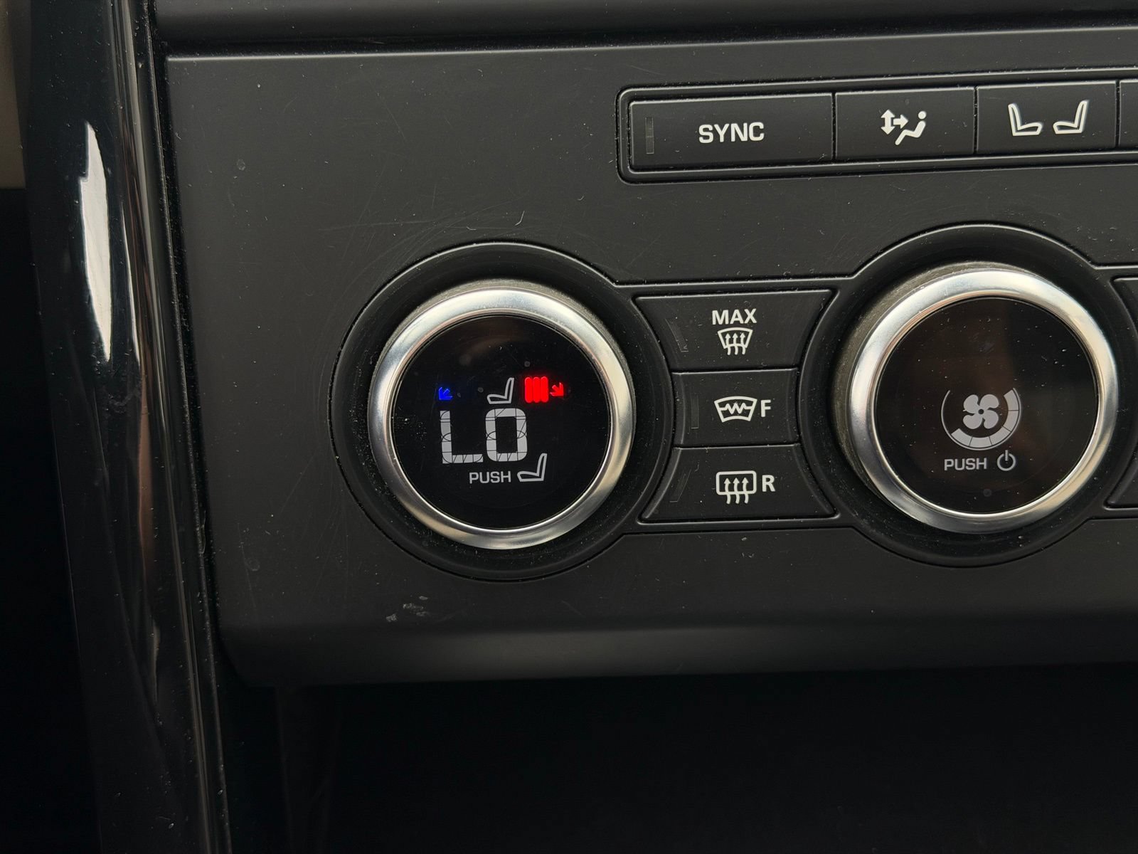 Used 2019 Land Rover Discovery SE AWD/4WD image 10