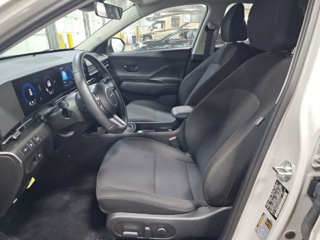 Used 2025 Hyundai Kona SEL image 9