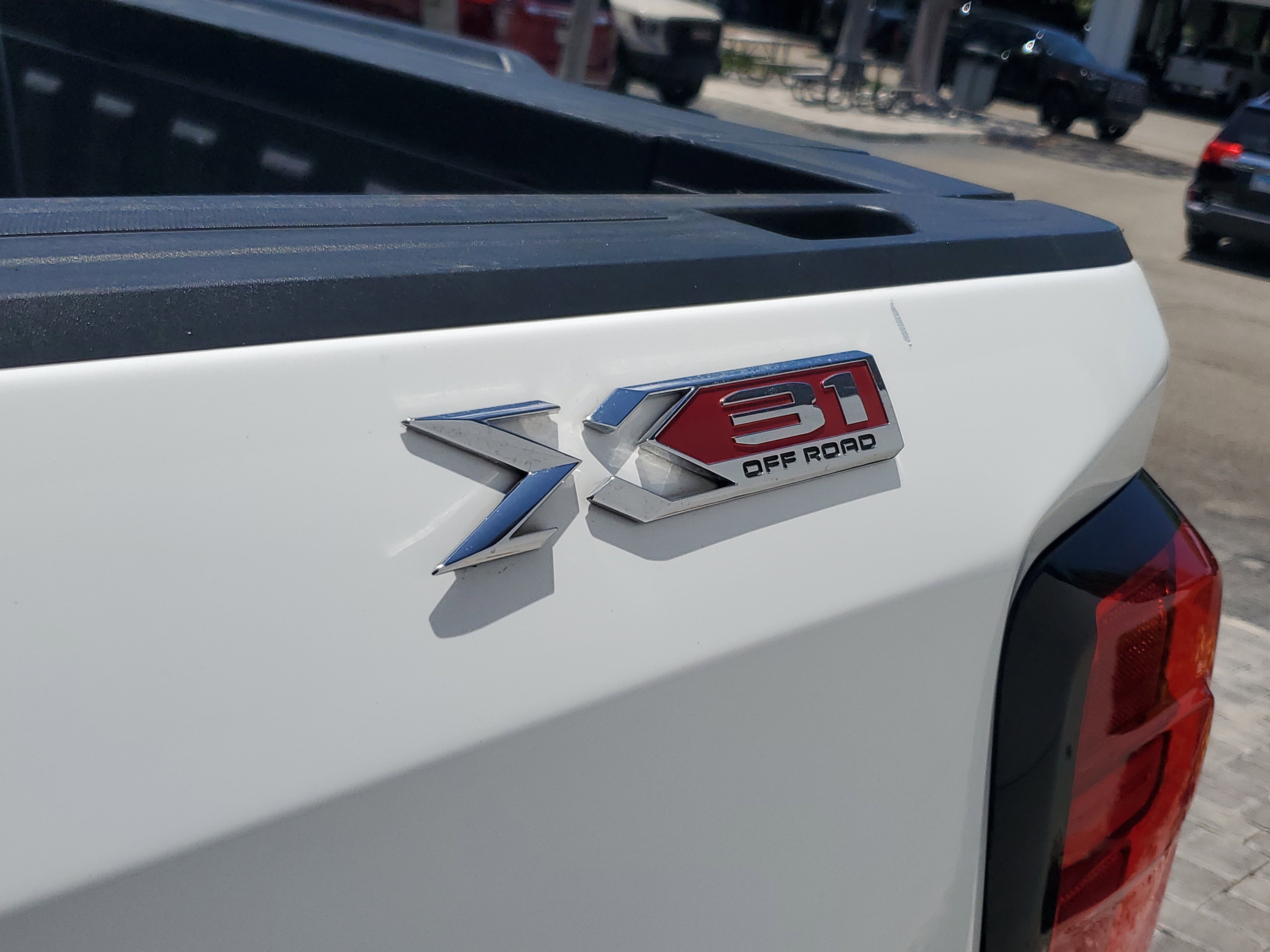 Used 2021 GMC Sierra 1500 SLT w/ SLT Premium Plus Package AWD/4WD image 8