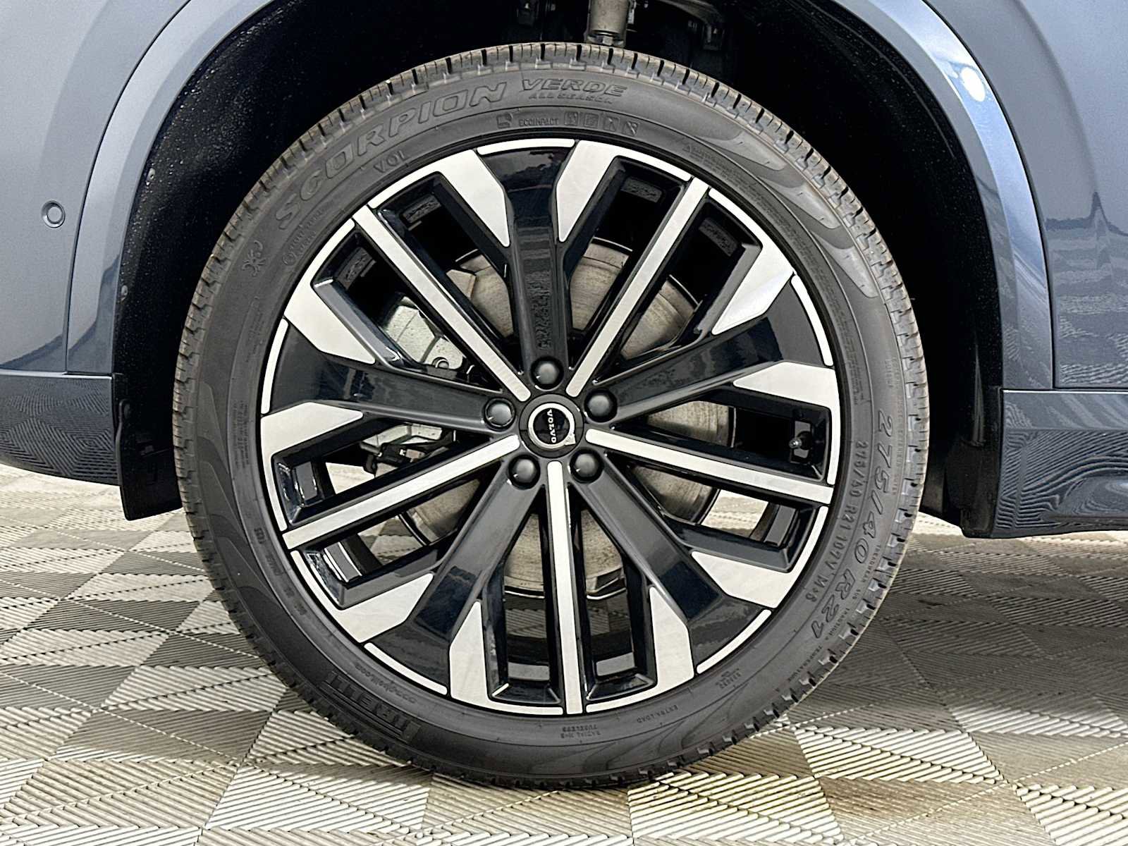 New 2026 Volvo XC90 B6 Plus w/ Protection Package Premier image 30