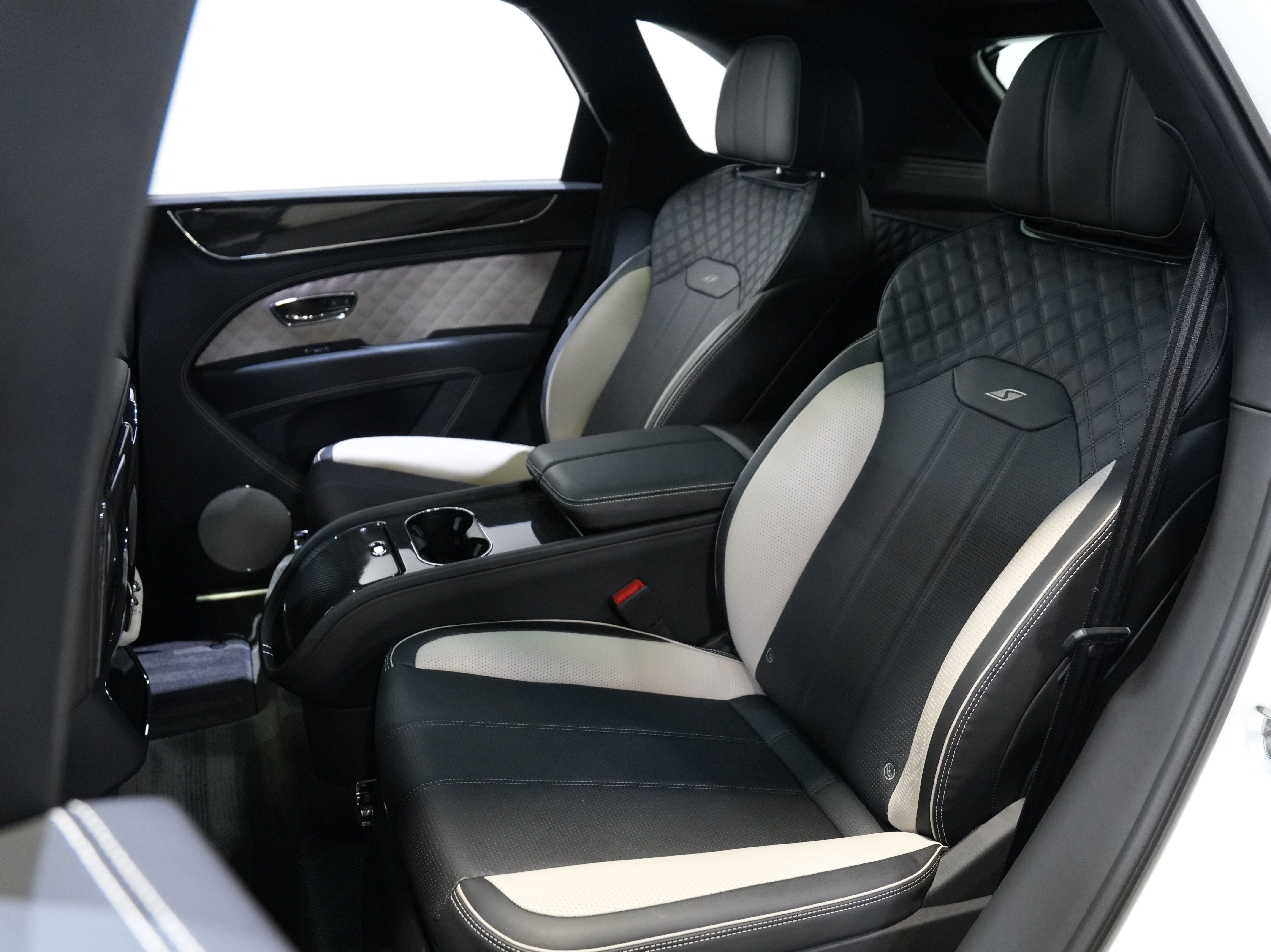 Used 2022 Bentley Bentayga image 35