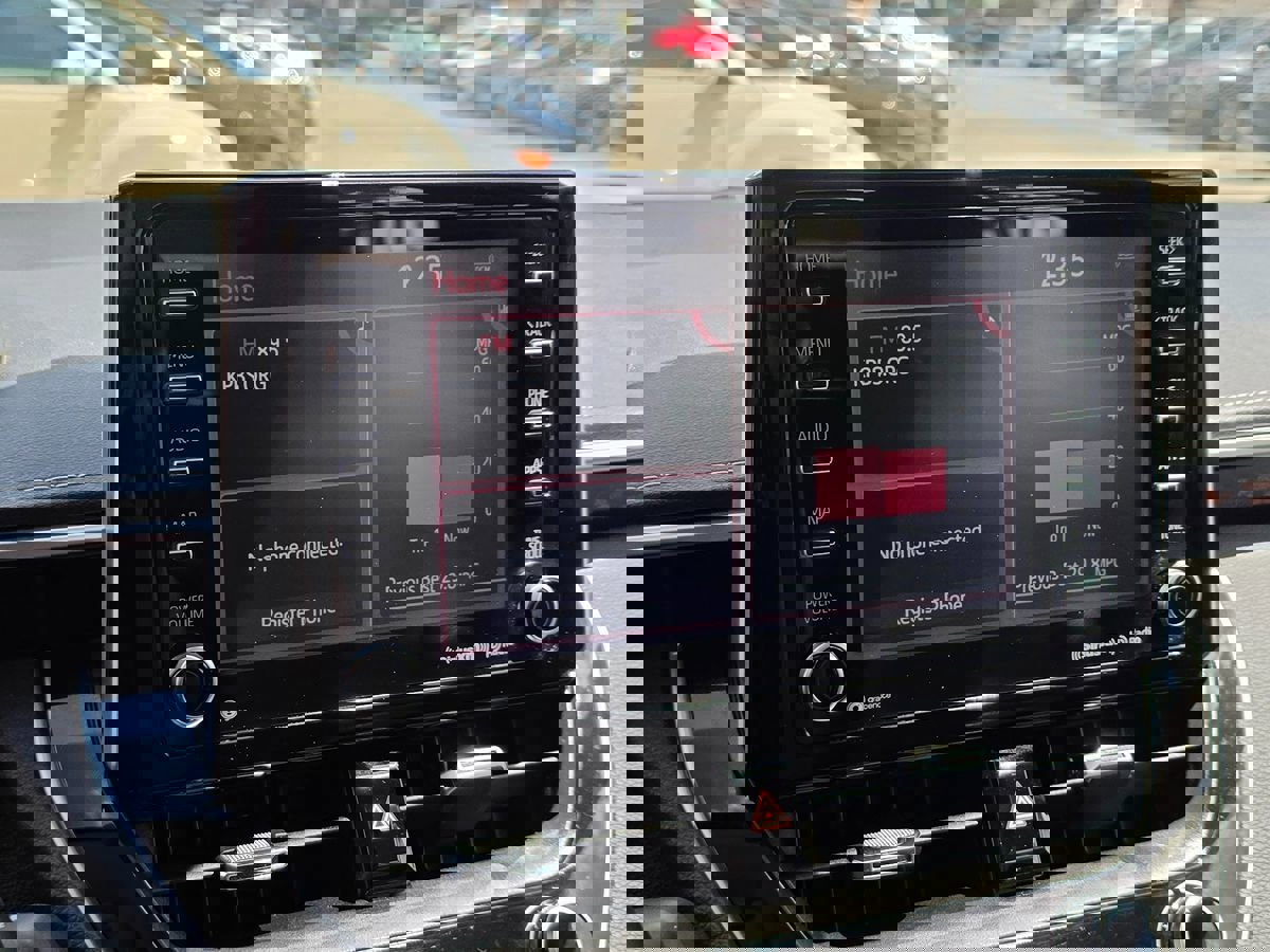 Used 2020 Toyota Corolla XLE FWD image 32