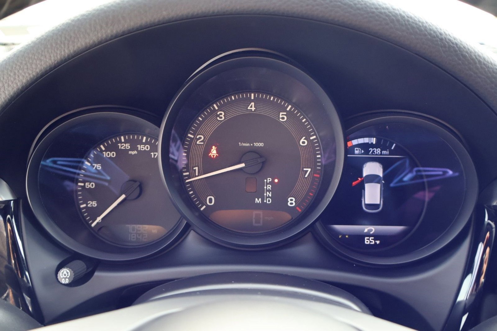 Certified 2025 Porsche Macan image 16