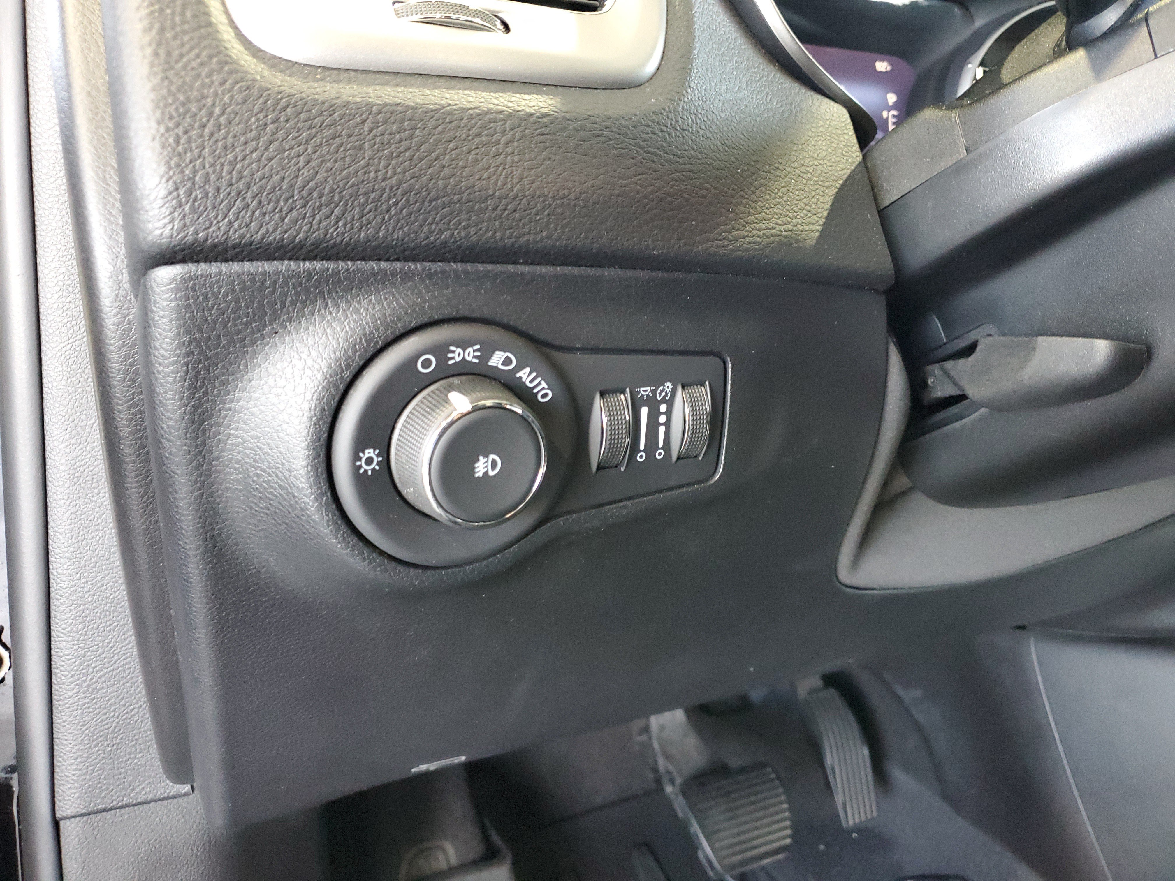 Used 2021 Jeep Compass Latitude w/ Sun and Sound Group FWD image 20