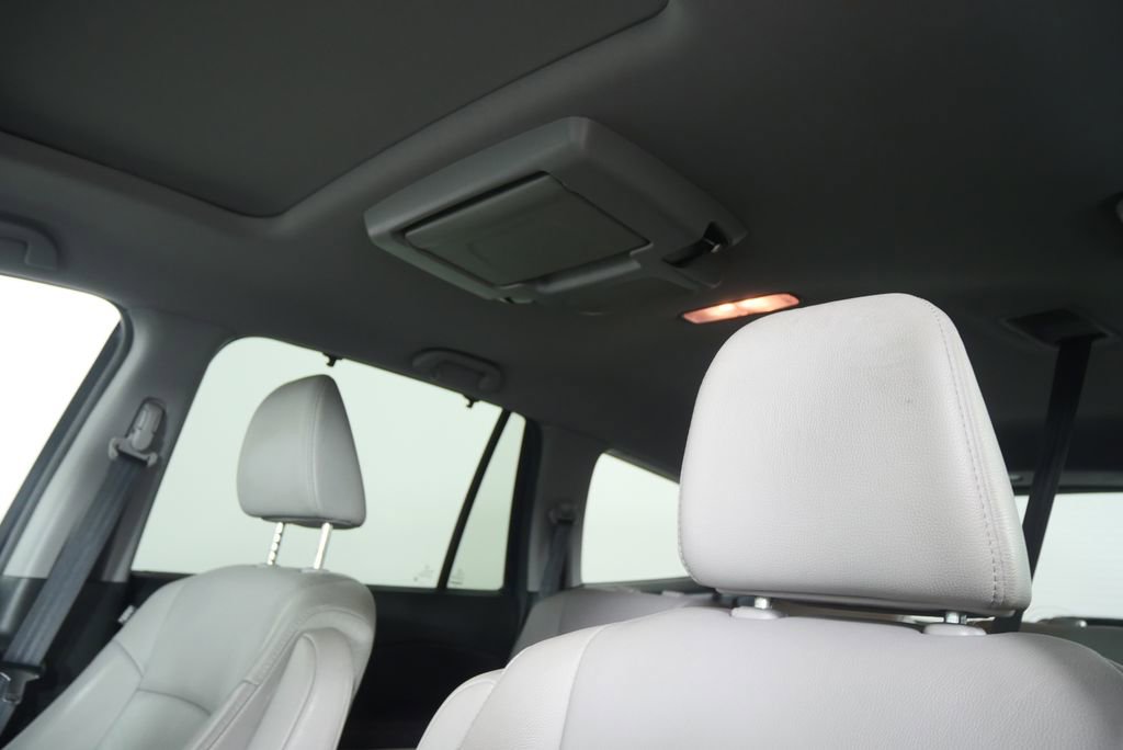 Used 2022 Honda Pilot Touring image 11