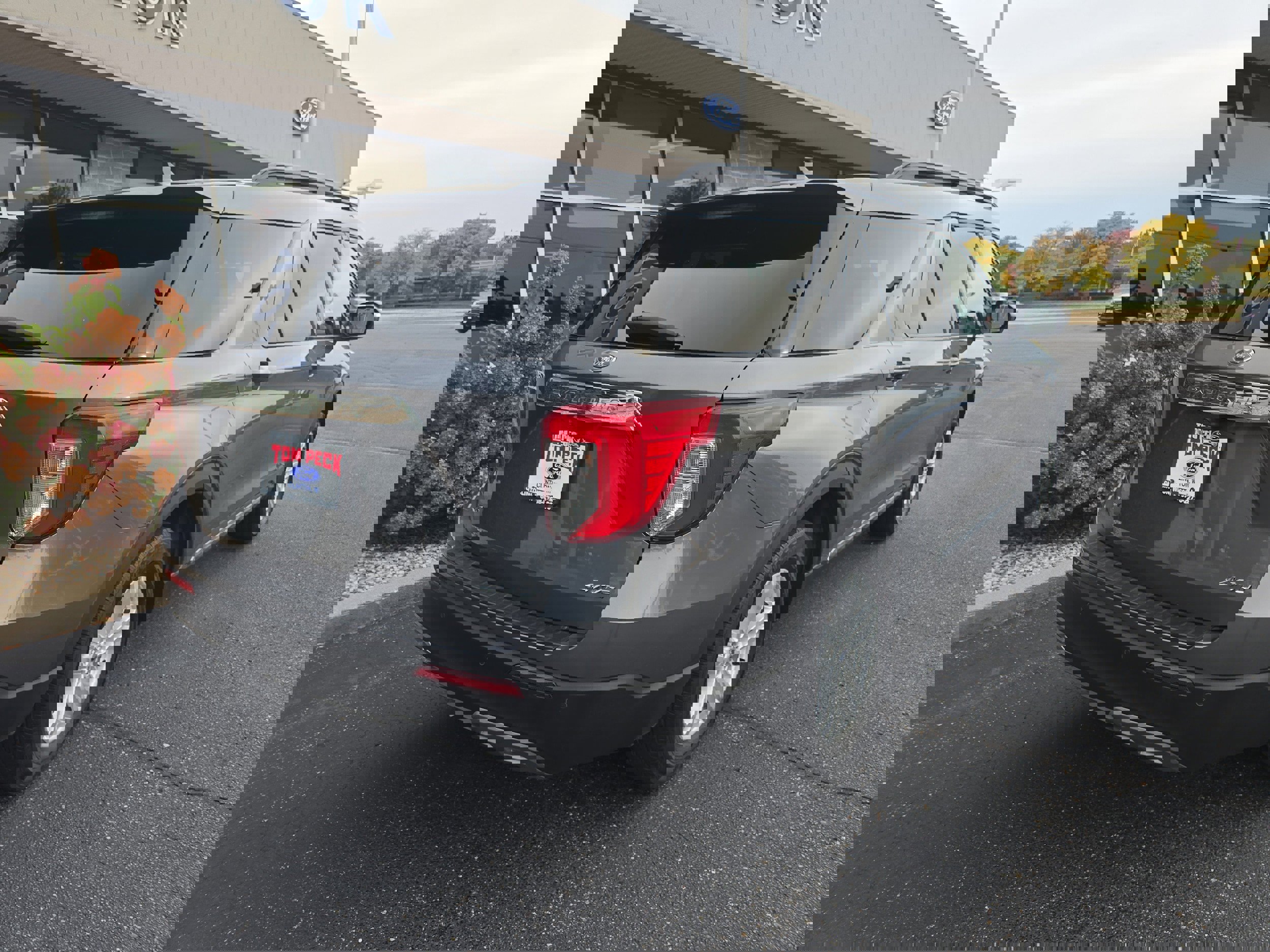 Used 2022 Ford Explorer XLT image 2