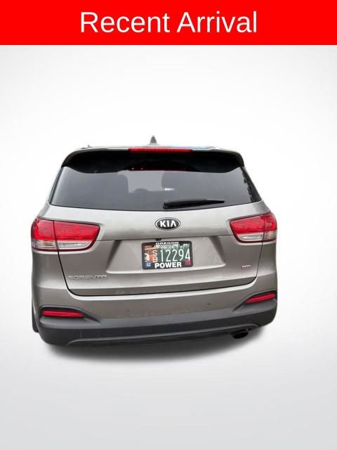 Used 2017 Kia Sorento LX w/ LX Convenience Package image 4