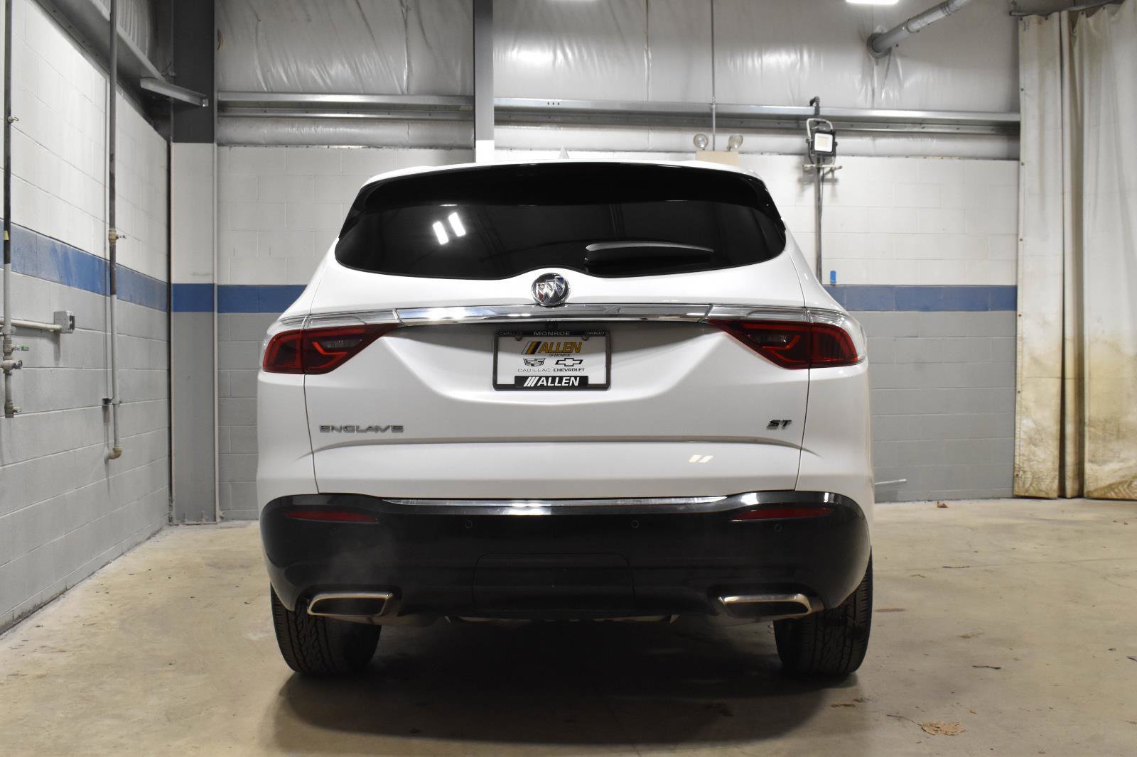 Used 2024 Buick Enclave Essence w/ Sport Touring Edition image 29