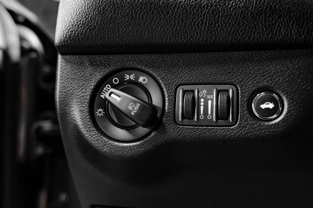 Used 2017 Dodge Challenger R/T RWD image 26