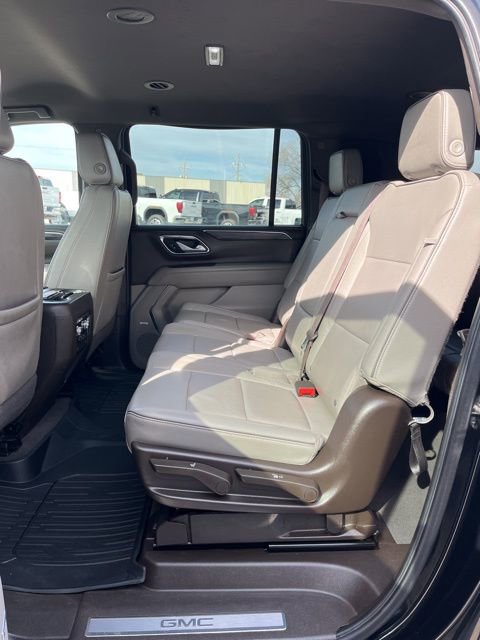 Used 2022 GMC Yukon XL SLT AWD/4WD image 35
