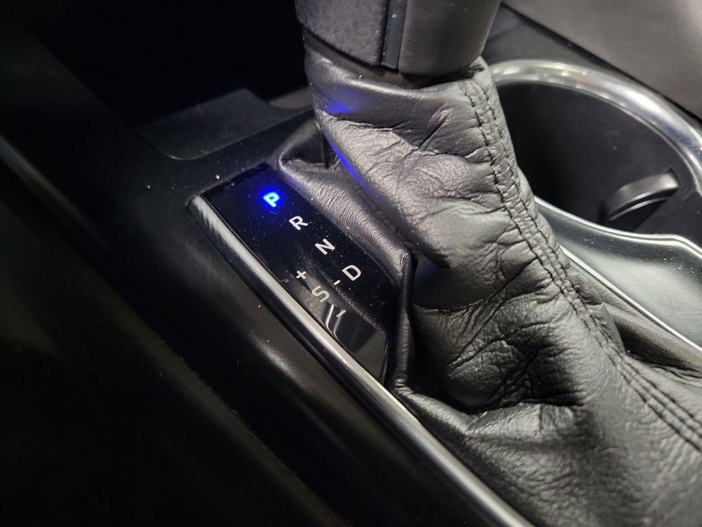 Used 2020 Toyota Camry XLE image 18